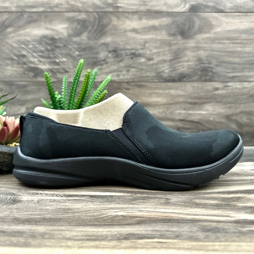 NIB Bzees Lunar Comfort Flats Loafers Slip Ons Black Camo 8M - Picture 5 of 12